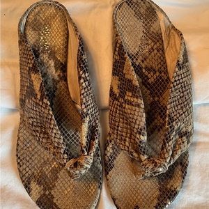 Micheal Kors flip flops sandals 8.5B